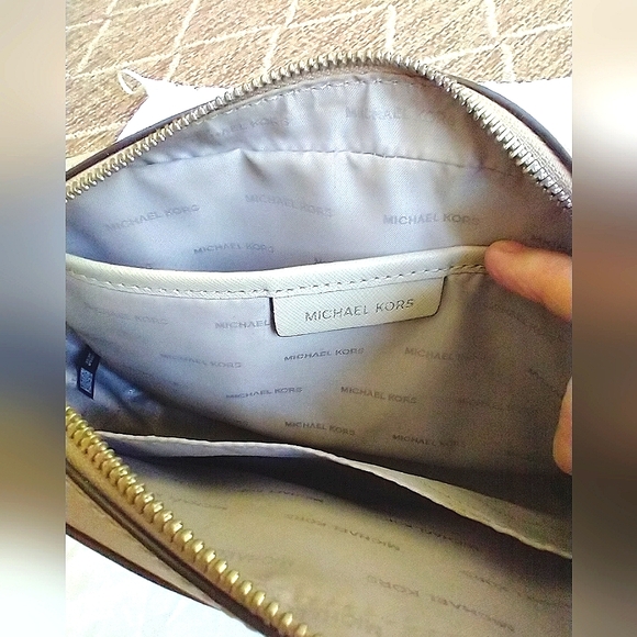 Michael Kors leather Jet Set East West Crossbody Bag NWOT - Picture 8 of 13